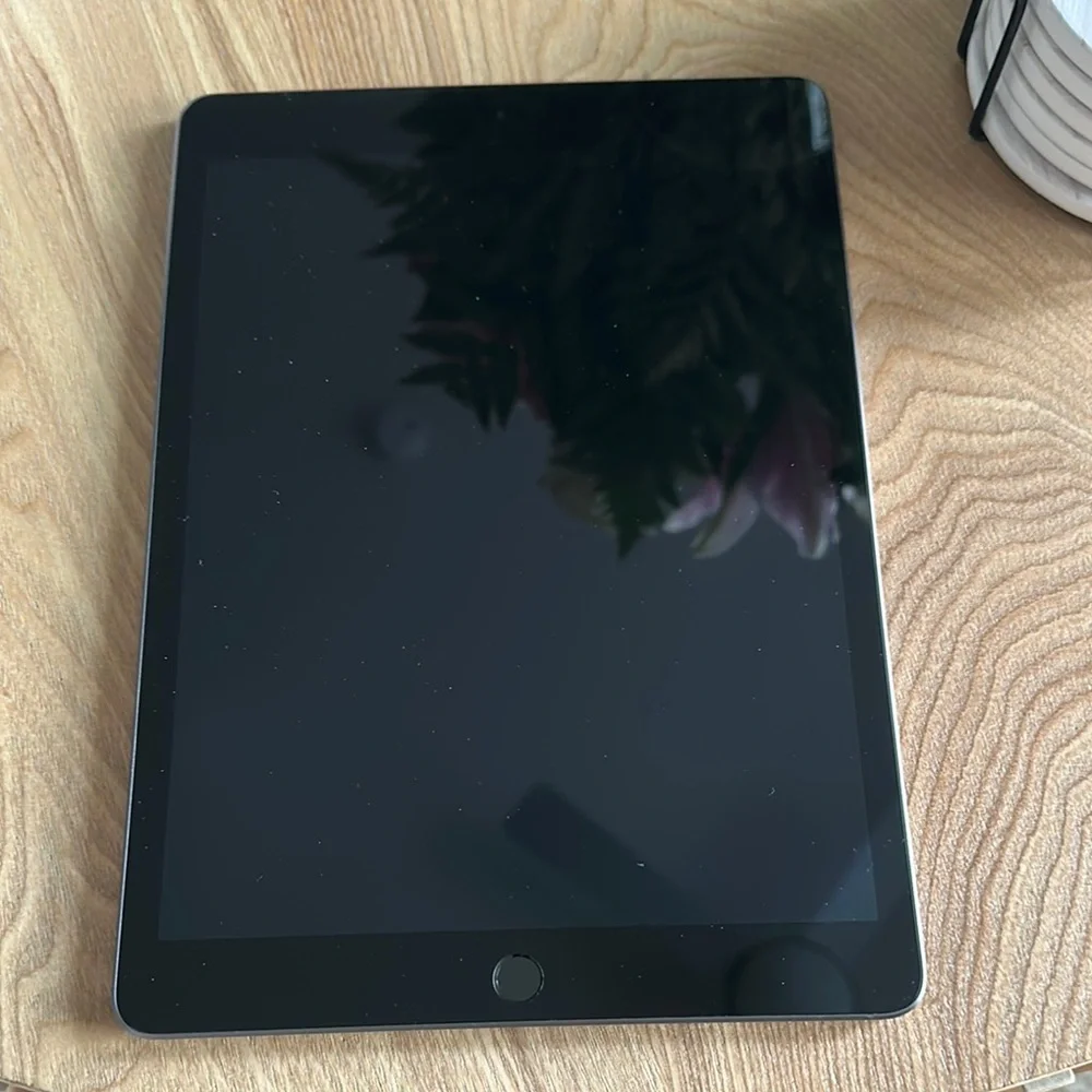 Apple Black iPads Sleek Minimalist Tablets